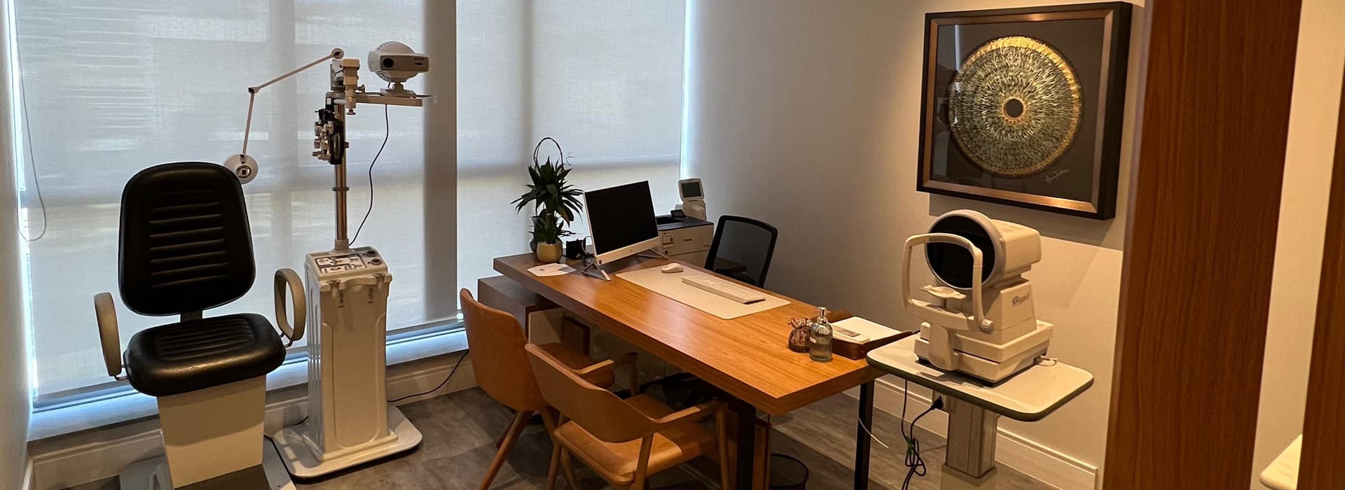 Sala de consulta com vista para o exterior